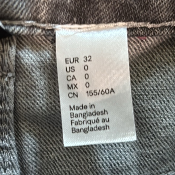 NWT H&M Divided 90’s Baggy Jeans – Distressed High Waist – Size 0 (EUR 32) - Picture 7 of 9